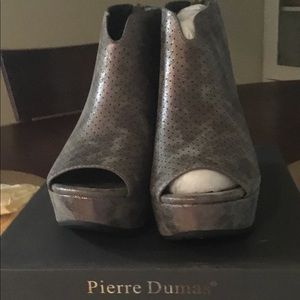 Pierre Dumas Silver wedge